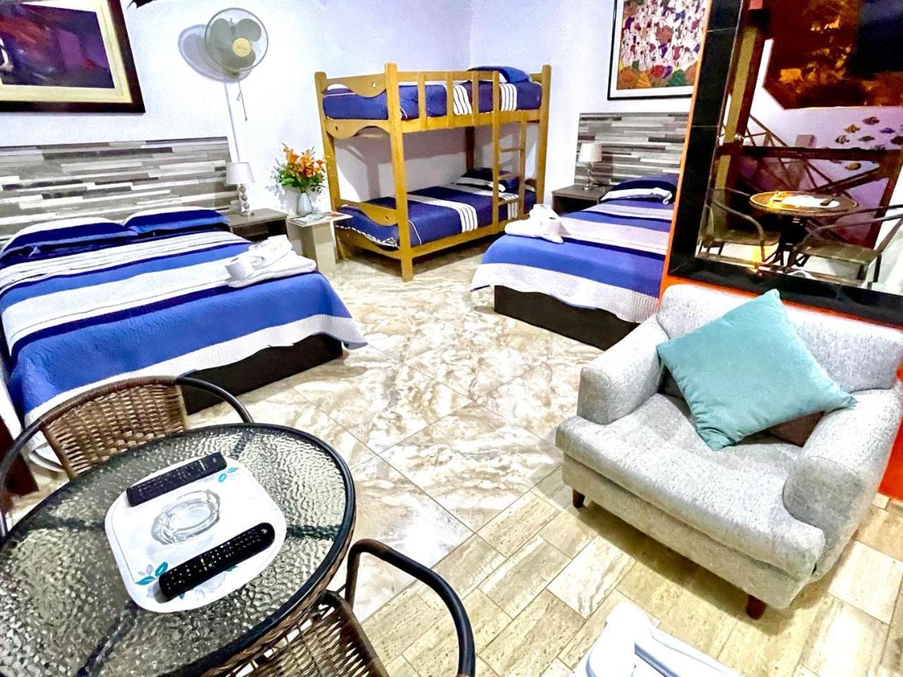 Hostal Ocean Pacifico 푼타네그라 외부 사진