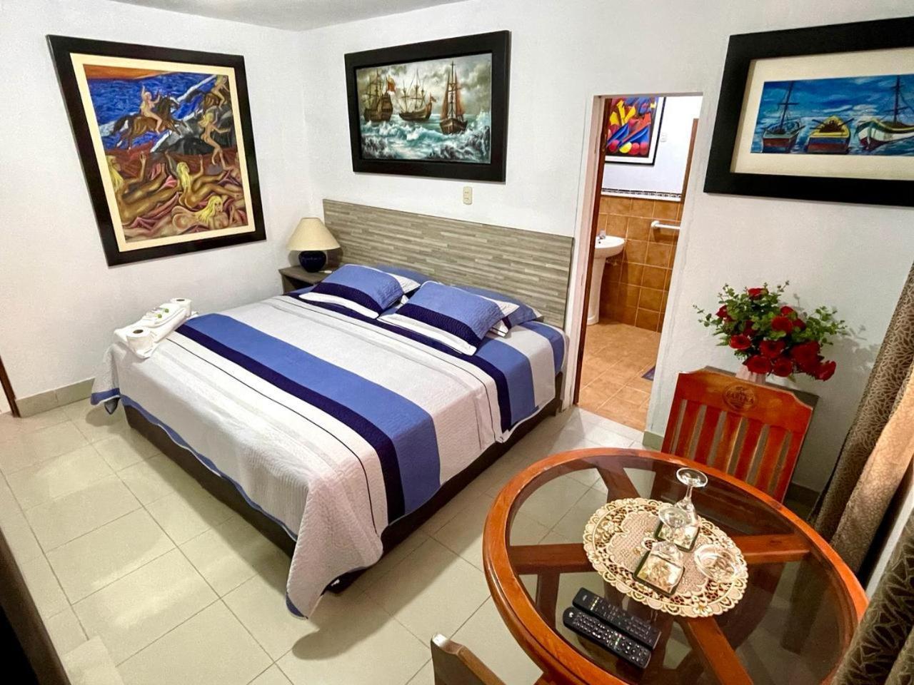 Hostal Ocean Pacifico 푼타네그라 외부 사진