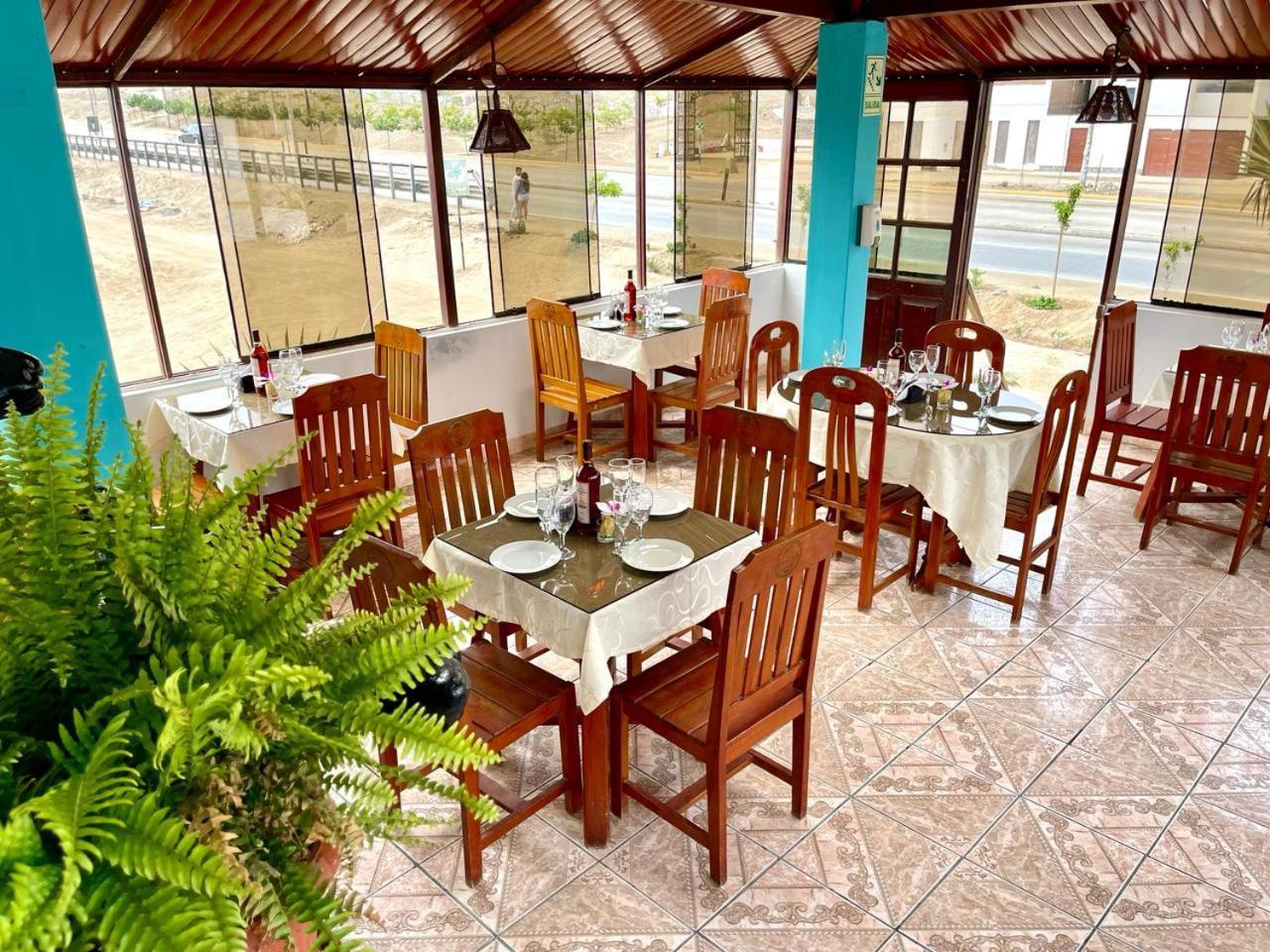 Hostal Ocean Pacifico 푼타네그라 외부 사진