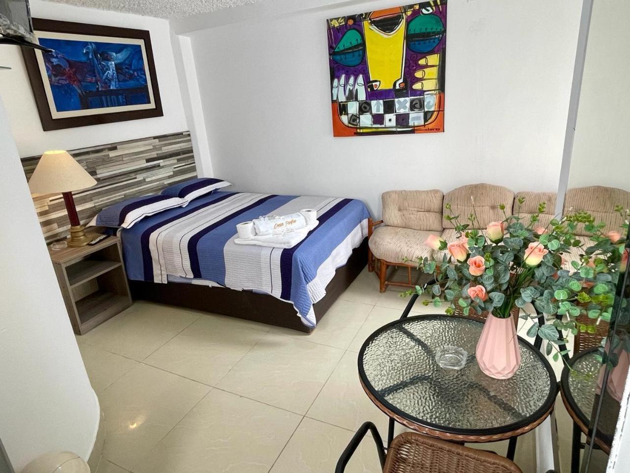 Hostal Ocean Pacifico 푼타네그라 외부 사진