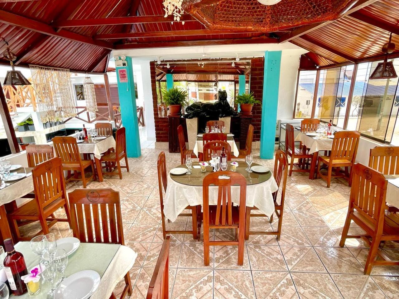 Hostal Ocean Pacifico 푼타네그라 외부 사진