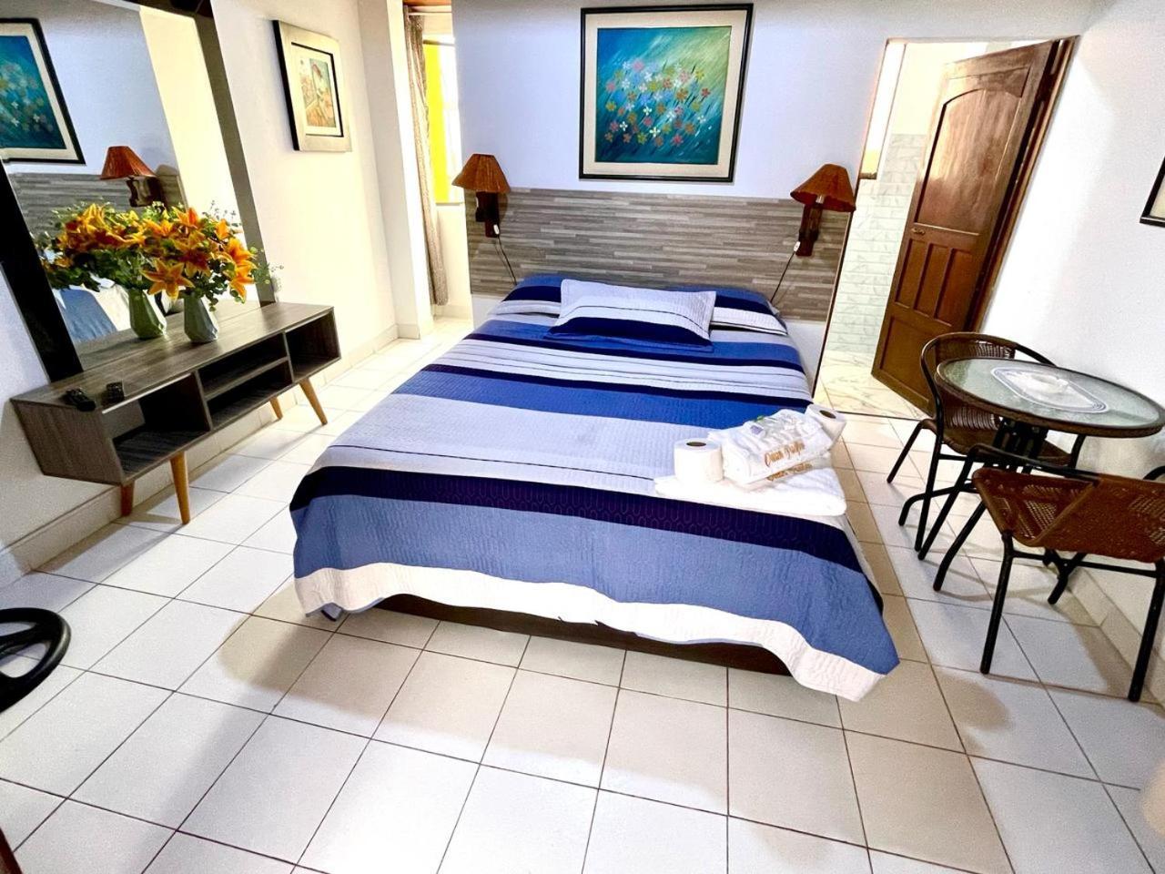 Hostal Ocean Pacifico 푼타네그라 외부 사진