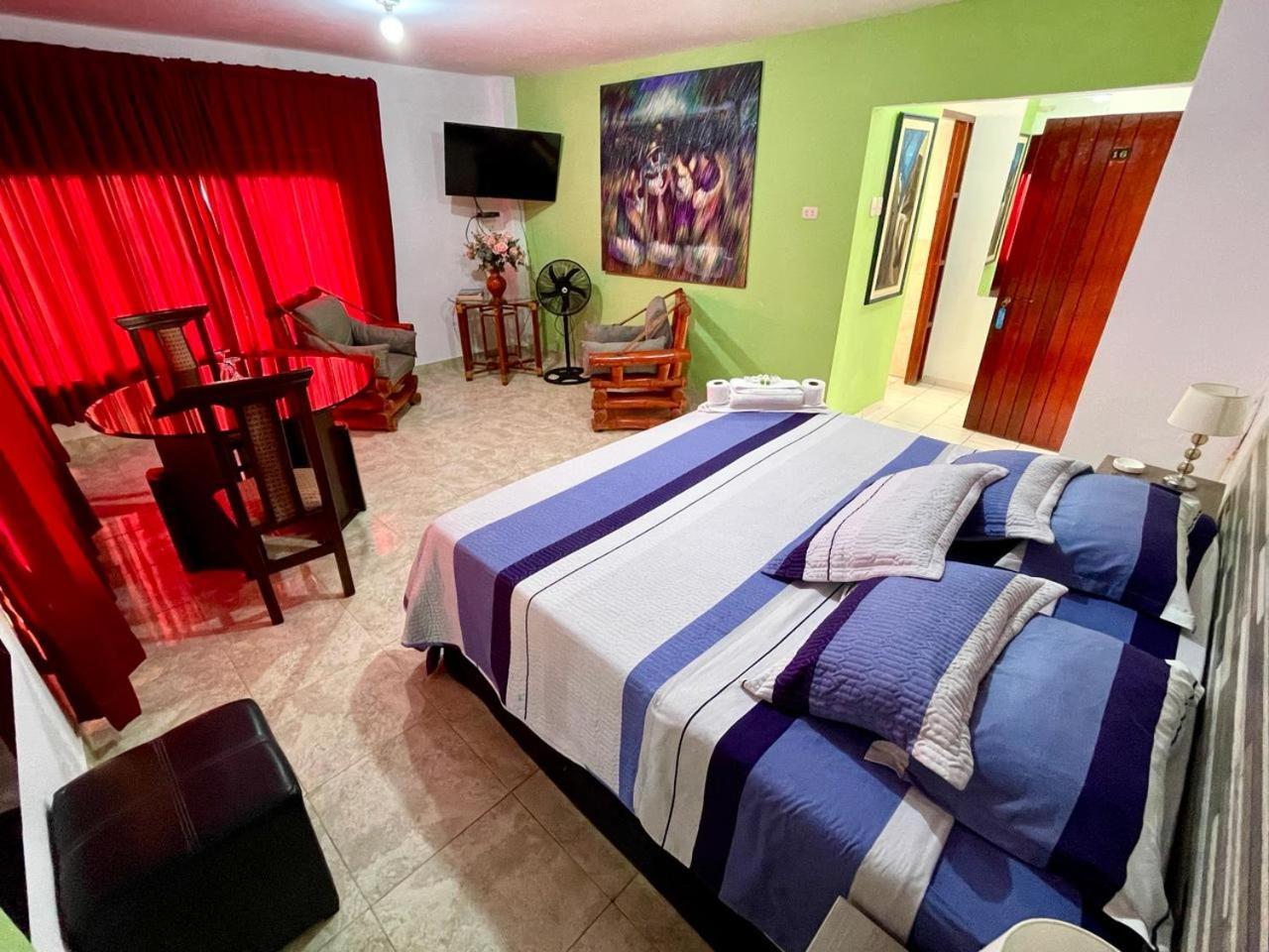 Hostal Ocean Pacifico 푼타네그라 외부 사진