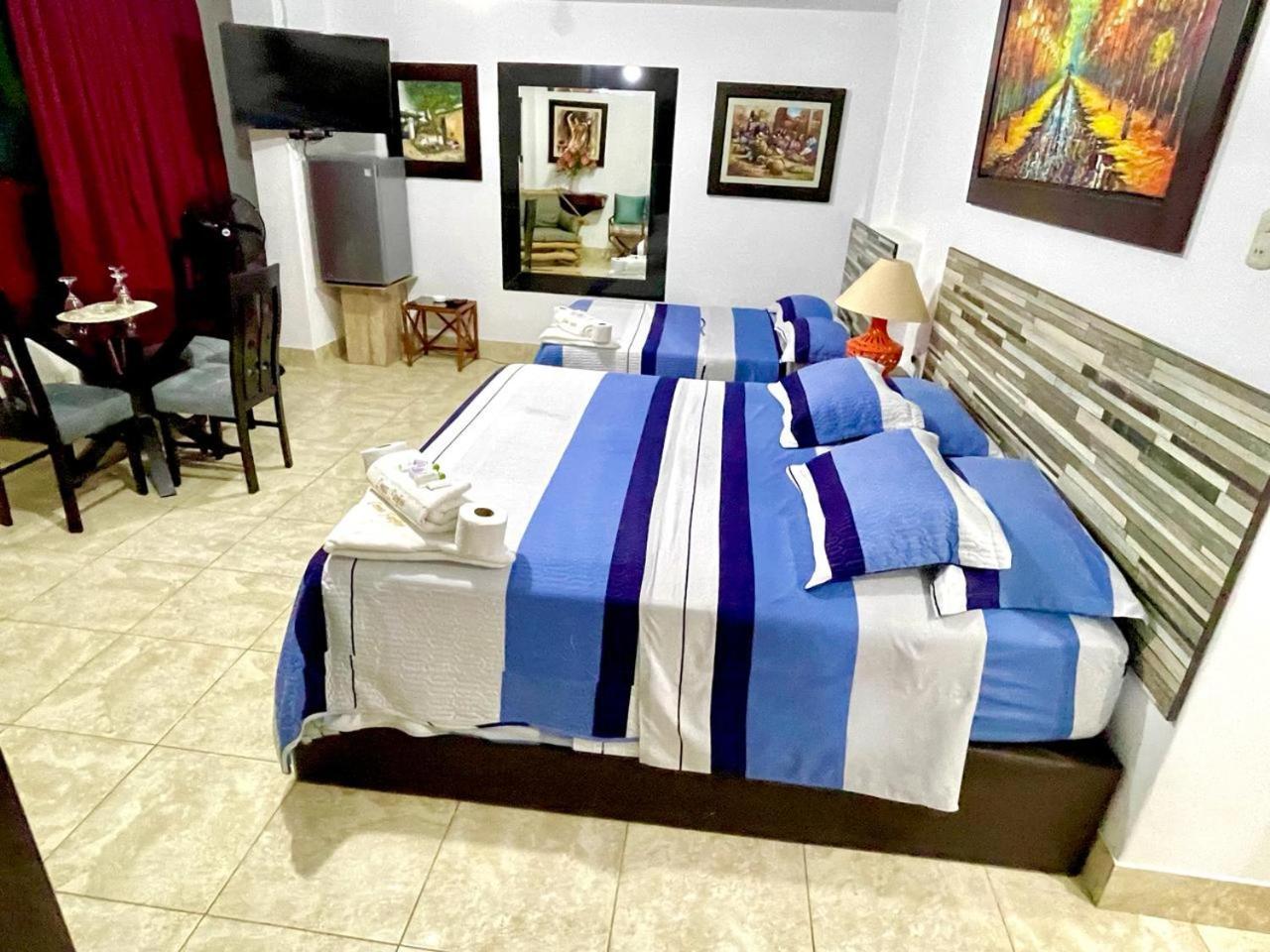 Hostal Ocean Pacifico 푼타네그라 외부 사진
