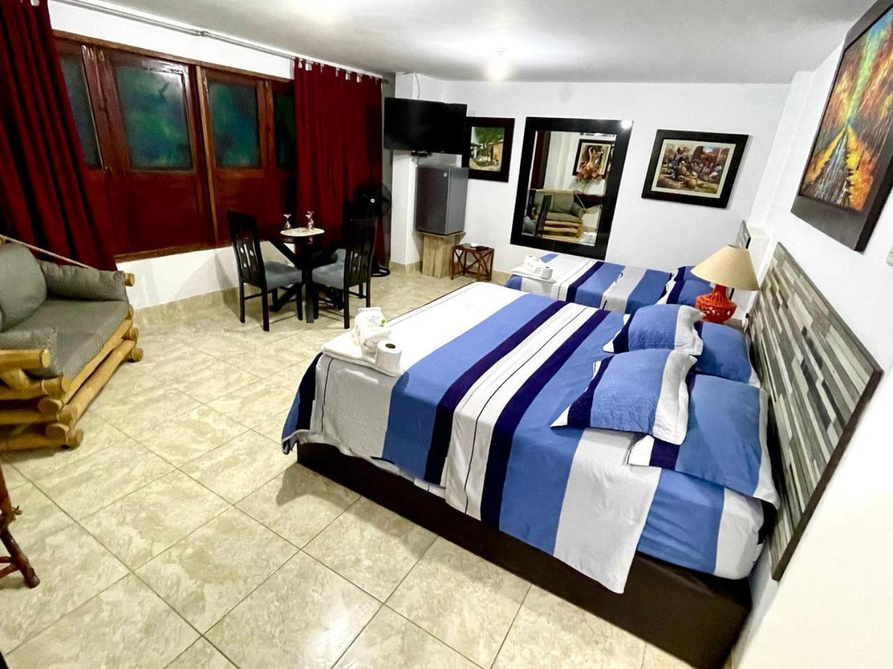 Hostal Ocean Pacifico 푼타네그라 외부 사진